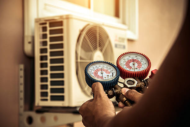 Professional Hvac technician working in Edison, OH